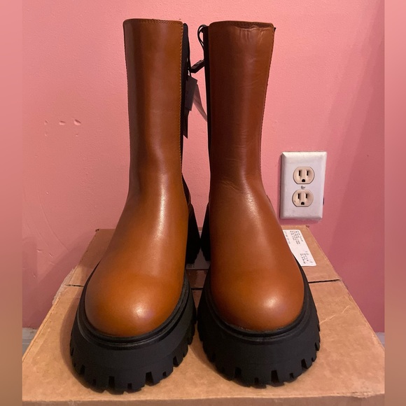 Zara chunky boots, brand new with tags. It comes with the dust bag. - Picture 5 of 5